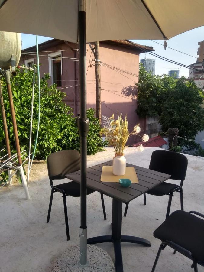 Tirana Traditional Home Exterior foto